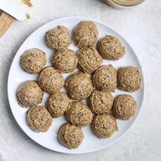 Peanut Butter Chia Balls - Recipe photo by Hummusapien