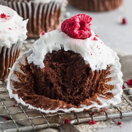 KETO CHOCOLATE CUPCAKES - Recipe photo by healthyfitnessmeals