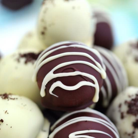 No Bake Oreo Balls - Recipe photo by peasandpeonies