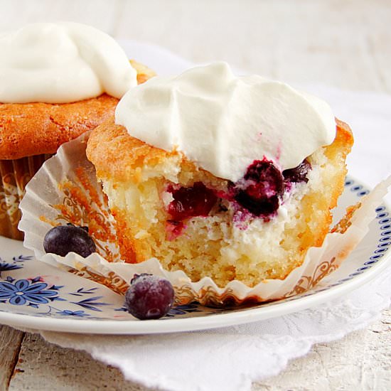 Muffins with cheese and blueberries - Recipe photo by Izaa