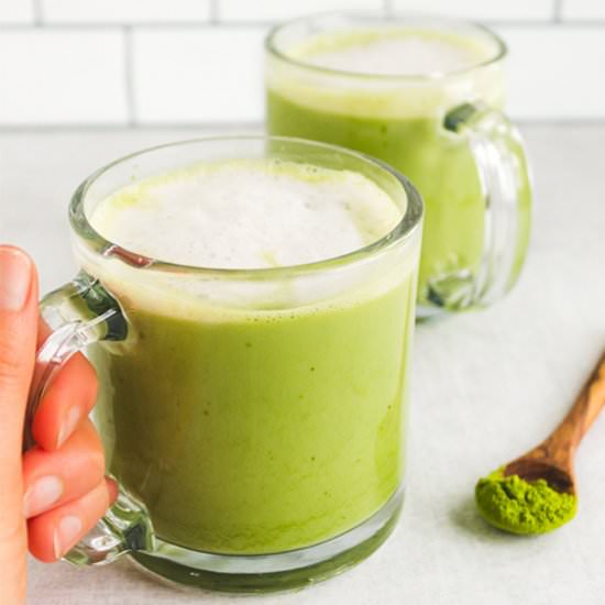 How to make a matcha latte - Recipe photo by Robust Recipes