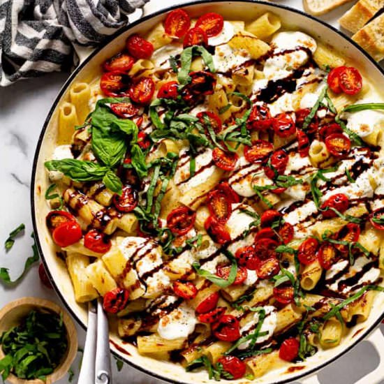 Caprese Mac and Cheese - Recipe photo by Midwest Foodie