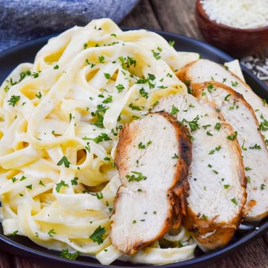 Olive Garden Chicken Alfredo - Recipe photo by Gonna Want Seconds