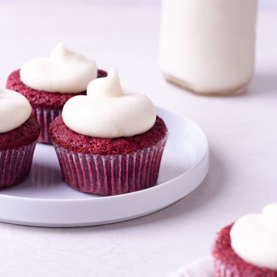 Red Velvet Cupcakes - Recipe photo by My Three Seasons