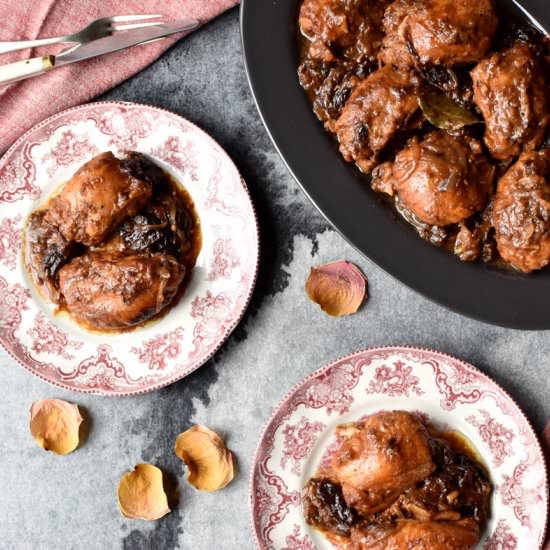 Braised chicken with prunes - Recipe photo by mama ia blog