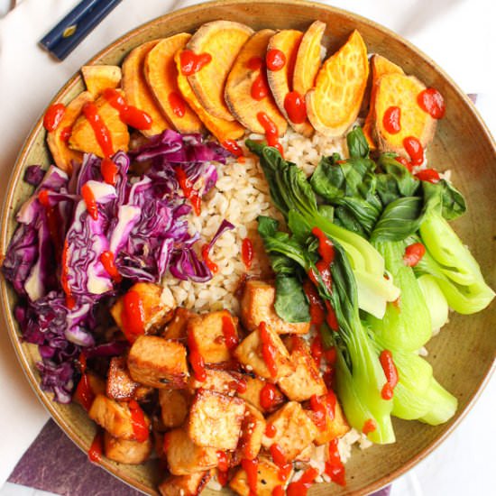 Sesame ginger tofu buddha bowl - Recipe photo by DamnTastyVegan