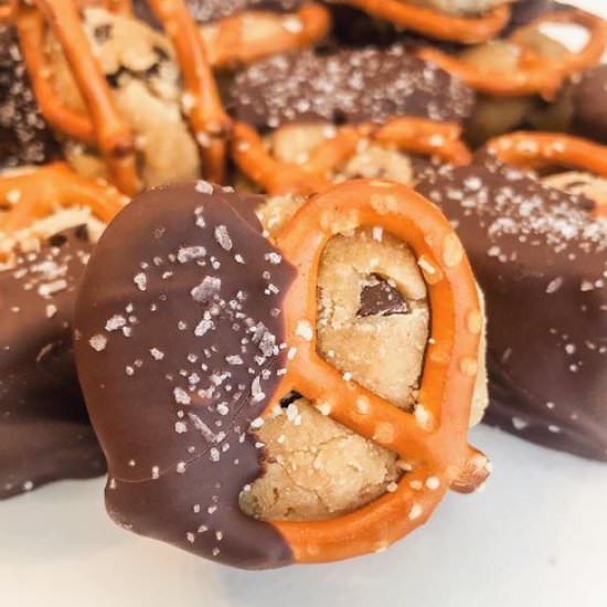 Cookie Dough Pretzel Bites - Recipe photo by Icing on the Bake