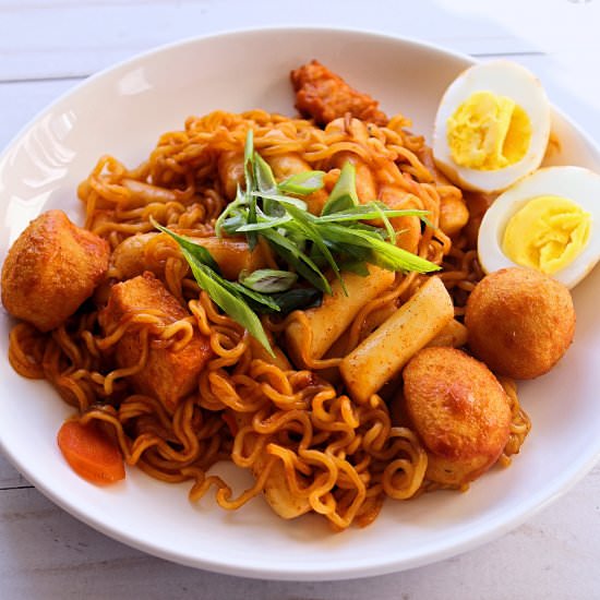Rabokki (Korean ramen + rice cake) - Recipe photo by piggyout