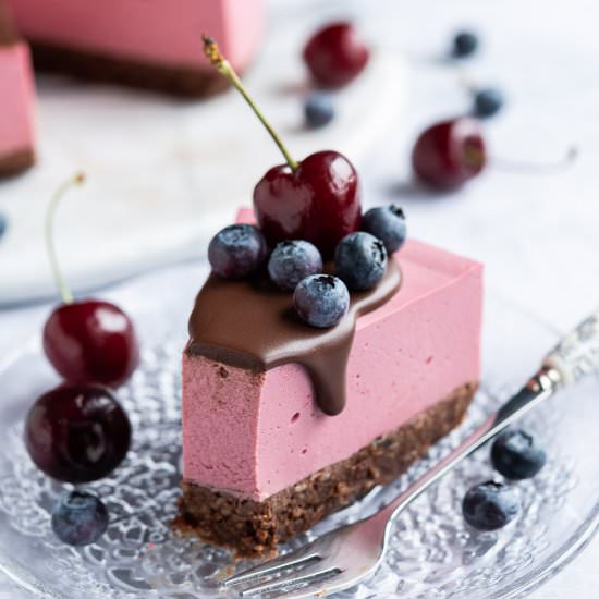 Vegan Chocolate Cherry Cheesecake - Recipe photo by Domestic Gothess