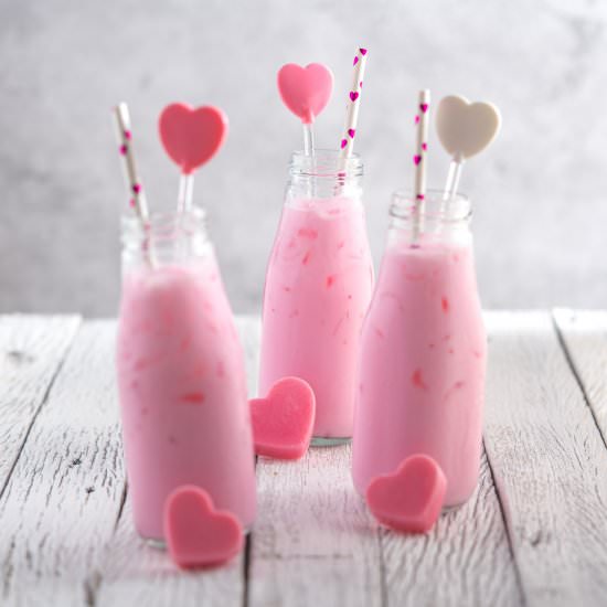 Nom Yen (Thai Pink Milk) - Recipe photo by cookingwithnart