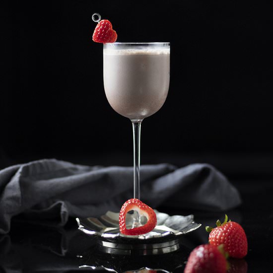 Coco Kiss Valentine's Day Cocktail - Recipe photo by moodymixologist