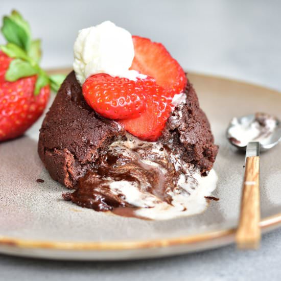 Chocolate lava cake - Recipe photo by everyday-delicious.com