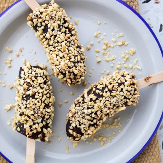 Chocolate Banana Pops - Recipe photo by dinnertwist