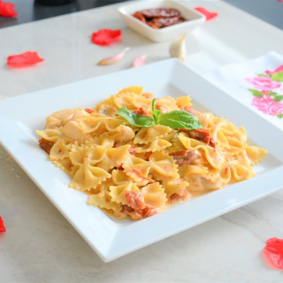 Sundried Tomato Chicken Alfredo - Recipe photo by HouseofKerrs.com