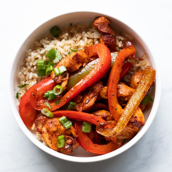 Low FODMAP Chicken Fajita Bowls - Recipe photo by funwithoutfodmaps