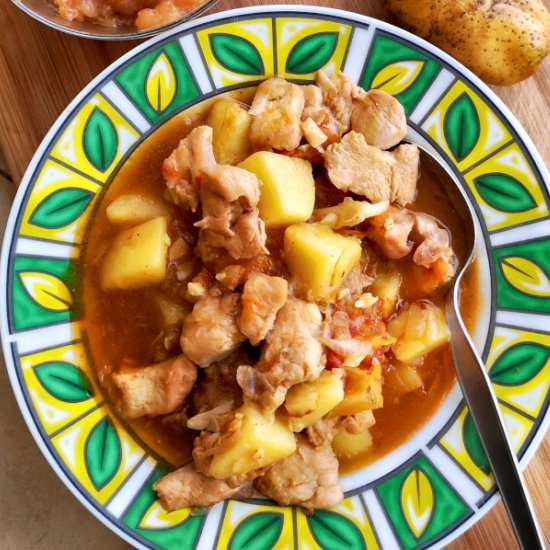 Braised chicken and potatoes 薯仔焖鸡 - Recipe photo by Taste of Asian Food