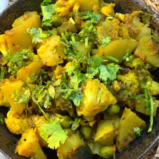 Gobi Aloo Matar ki Sabzi - Recipe photo by cookwithrenu
