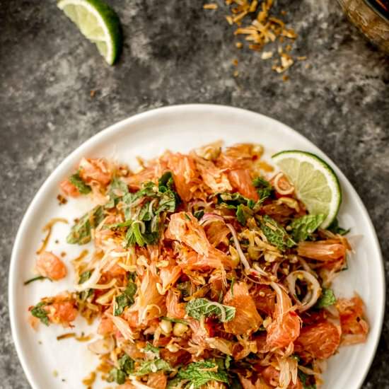 Yam Som O (Spicy Thai Pomelo Salad) - Recipe photo by InquiringChef
