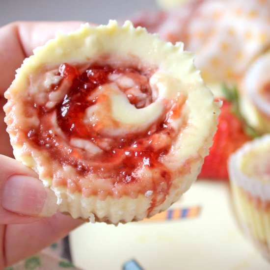 Strawberry Jam Cheesecake Swirls - Recipe photo by friendsdriftinn