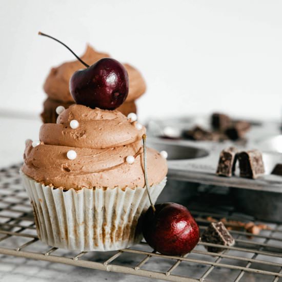 Easy Chocolate Cherry Cupcake - Recipe photo by @whitekitchen_redwine
