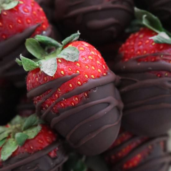 Vegan Chocolate Dipped Strawberries - Recipe photo by Clean Green Simple