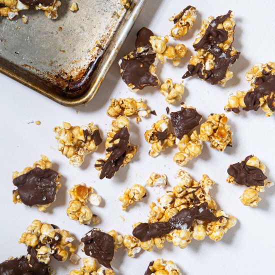 Easy Caramel Popcorn with Chocolate - Recipe photo by pageandplate