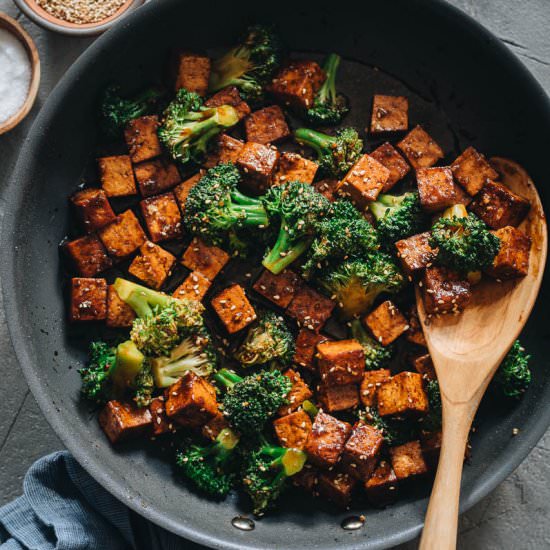 Tofu and Broccoli Stir Fry - Recipe photo by omnivorescookbook