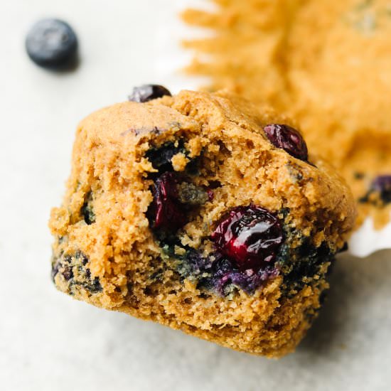 healthy blueberry oatmeal muffins - Recipe photo by okonomi kitchen