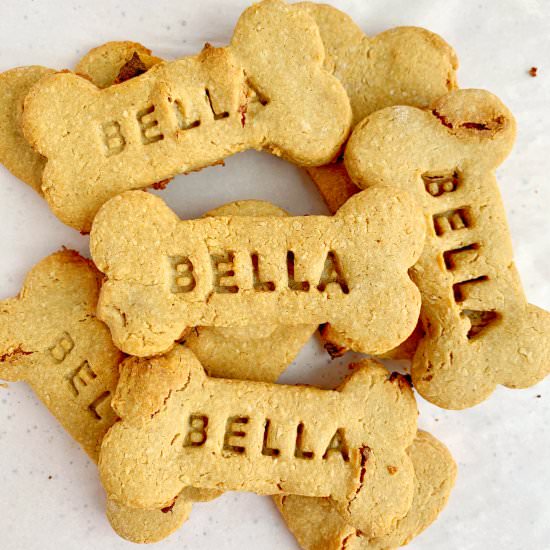 PB&J Dog Cookies - Recipe photo by Theyummymuffin