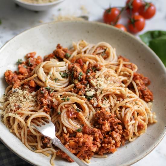 Vegan Pasta with Tempeh Bolognese - Recipe photo by veggi.es