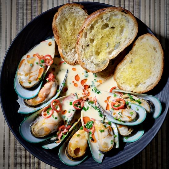 NZ mussels steamed in sake and miso - Recipe photo by delectabilia