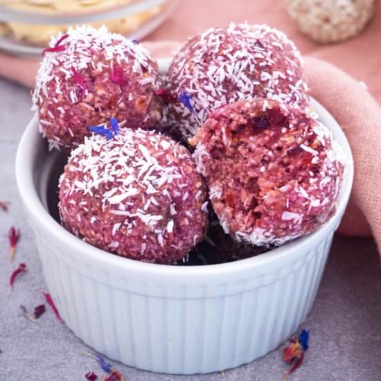 No-Bake Energy Balls with Dates - Recipe photo by plantifulheart