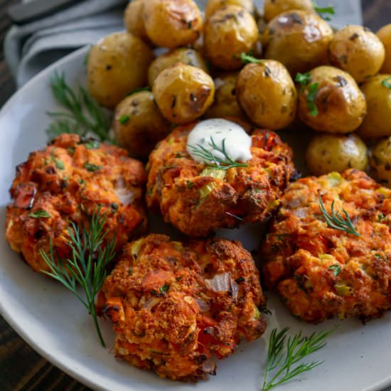 Salmon Cakes With Lemon Dill Sauce - Recipe photo by jzeats
