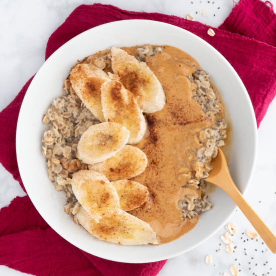 Banana Peanut Butter Chia Oatmeal - Recipe photo by heartypalate