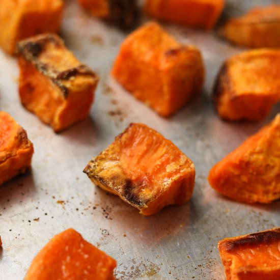 crispy roasted sweet potatoes - Recipe photo by okonomi kitchen