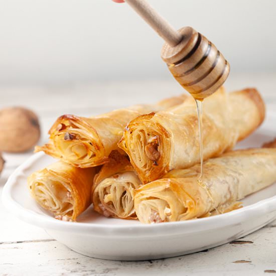 Filo pastry rolls with walnuts - Recipe photo by ohmydish