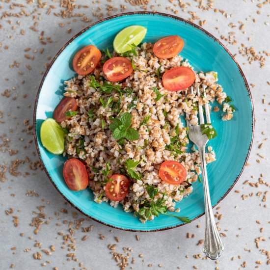 Light & Fluffy Red Bulgur Salad - Recipe photo by tchakayiti