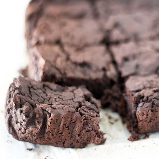 Fudgy vegan black bean brownies - Recipe photo by Mandy Sneaky Veg