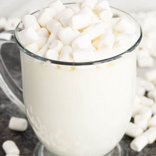 Easy White Hot Chocolate - Recipe photo by Cakewhiz