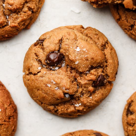 brown butter chocolate chip cookies - Recipe photo by okonomi kitchen