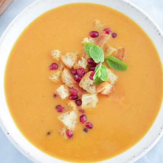 Vegan Pumpkin Curry Soup - Recipe photo by cookinglovescompany