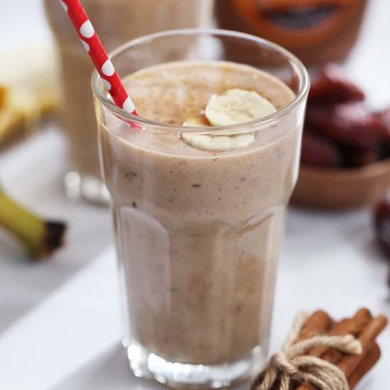 Dates Milkshake Recipe - Recipe photo by yummynotes