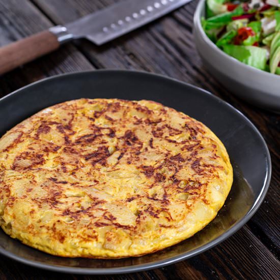 Tortilla de Patatas - Recipe photo by Home Cooking Adventure
