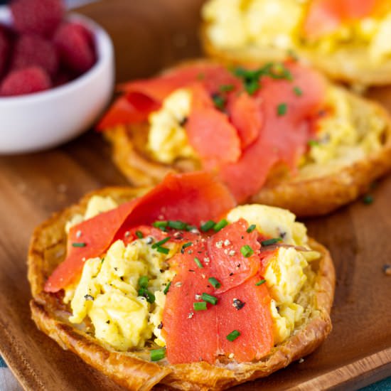 Smoked Salmon Croissant Sandwiches - Recipe photo by GradFood