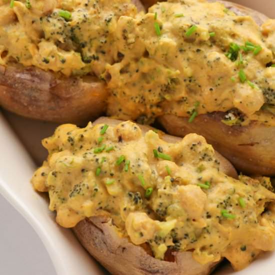 Vegan Cheesy Broccoli Potatoes - Recipe photo by Three Little Chickpeas