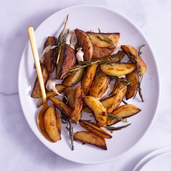 Rosemary Garlic Potatoes - Recipe photo by My Three Seasons