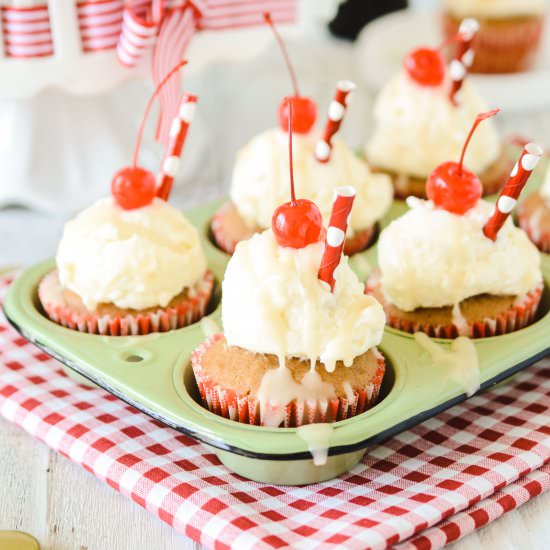 Root Beer Float Cupcakes - Recipe photo by TheCakeChica