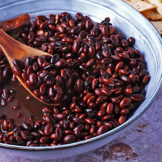 how to cook flavorful black beans - Recipe photo by veganwithgusto
