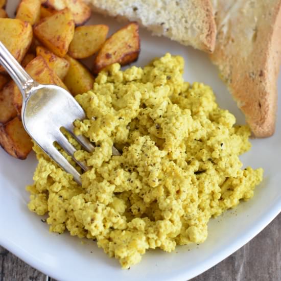 Cheesy Vegan Tofu Scramble - Recipe photo by Watch Learn Eat