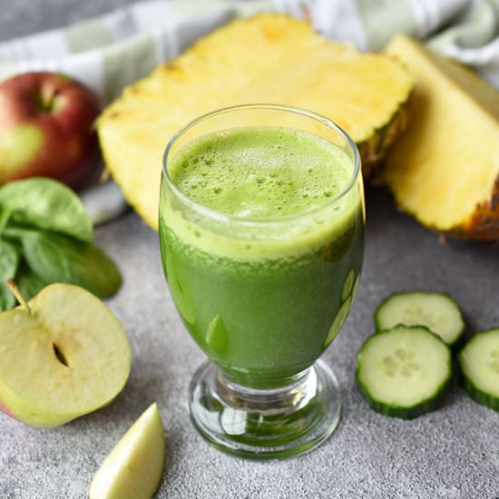 Pineapple Spinach Green Juice - Recipe photo by Woman in Real Life